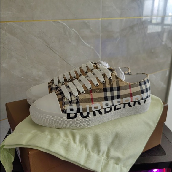 Burberry Canvas shoes for women 37